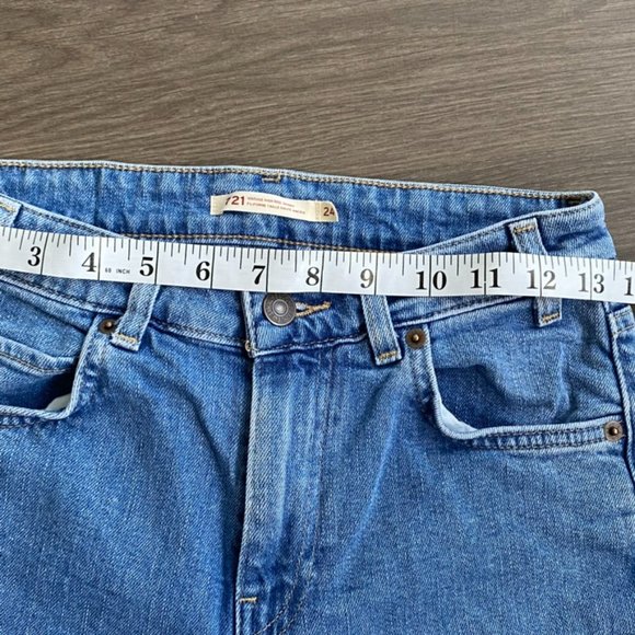 Levi's 721 "Vintage High Skinny" High-Rise Light Blue Jeans - Picture 4 of 9